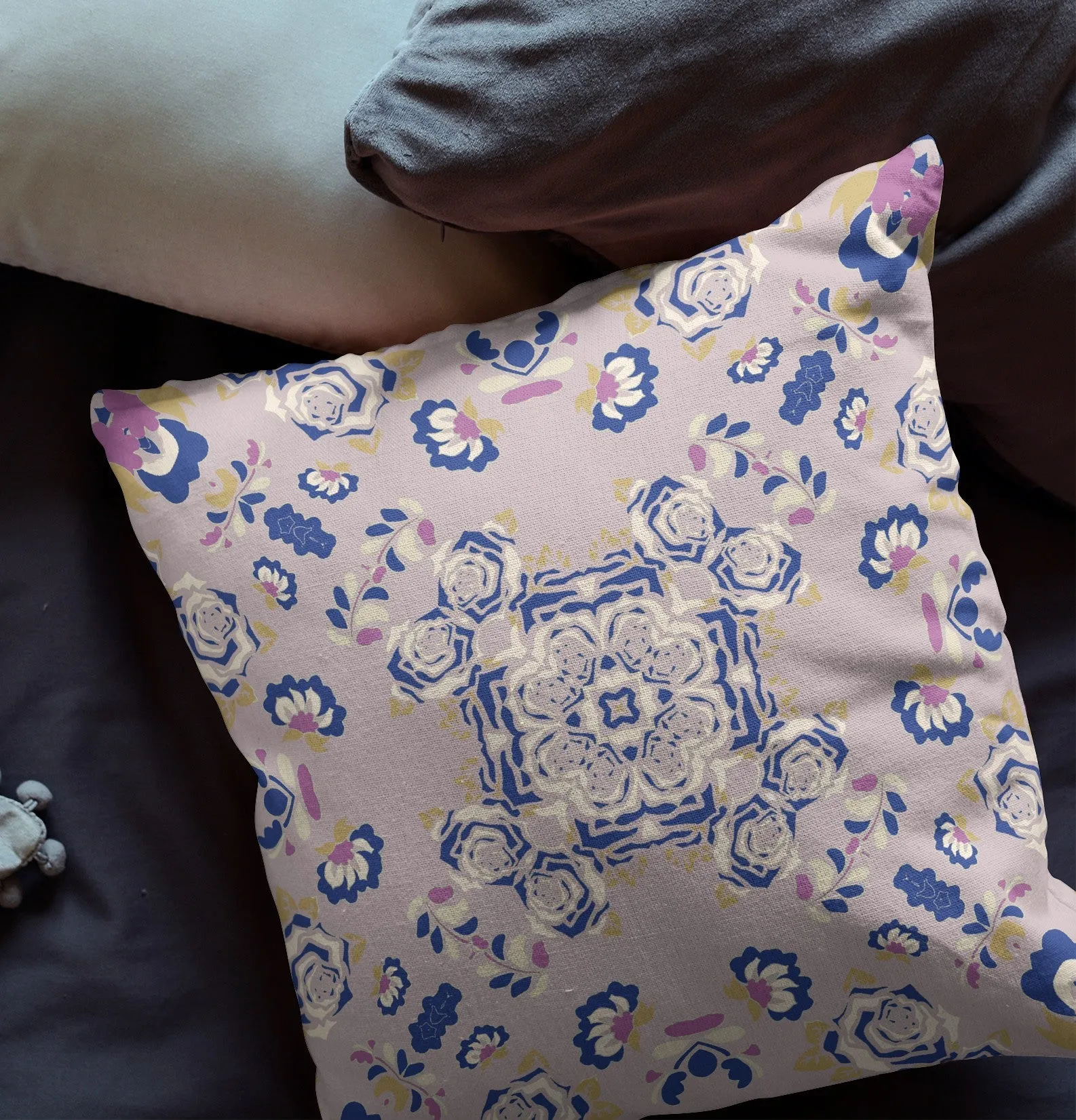 20” Lavender Blue Wreath Indoor Outdoor Zippered Throw Pillow