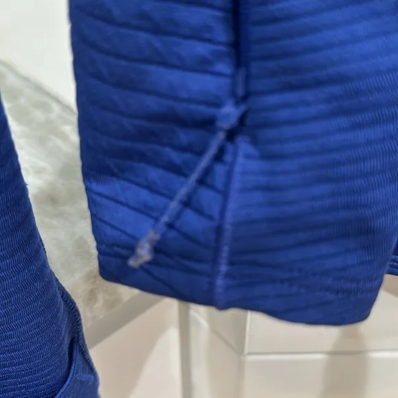 (6189) LULULEMON Ventscape Half-Zip Long Sleeve in BRIGHT BLUE *FLAW