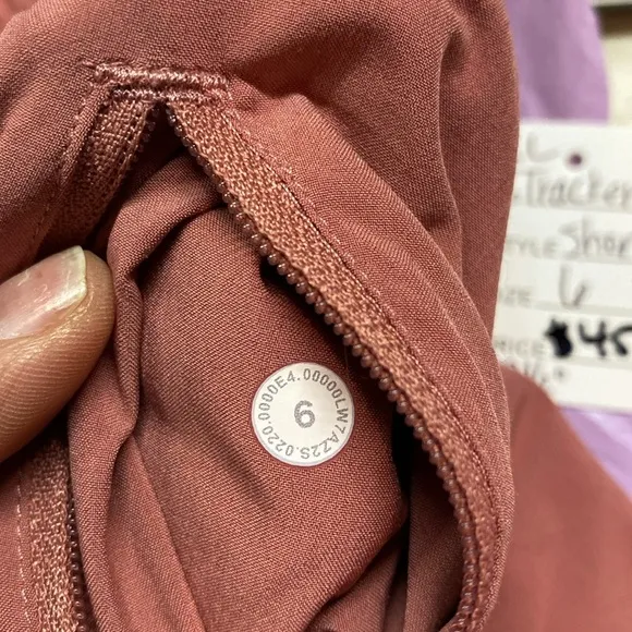 8026 -Lululemon Tracker Short V *4&quot;Cherry Tint - size 6