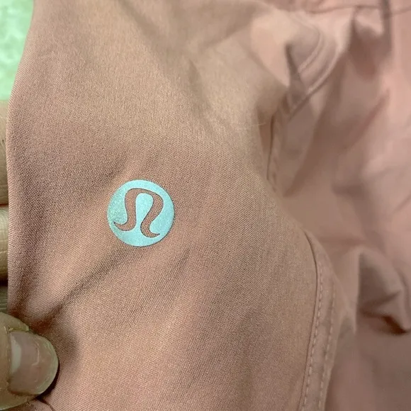 8026 -Lululemon Tracker Short V *4&quot;Cherry Tint - size 6