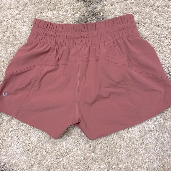 8026 -Lululemon Tracker Short V *4&quot;Cherry Tint - size 6
