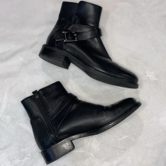 Aquatalia Bree water resistant black leather bootie women size 6.5