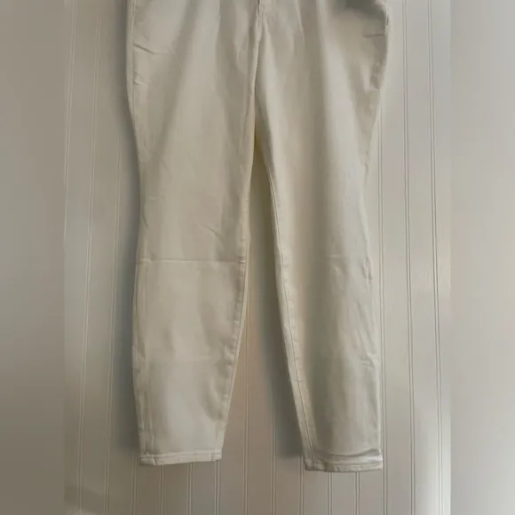 ATHLETA Sculptek Ultra Skinny Jean in White Size 18X / 18 NWT