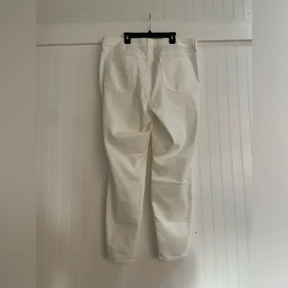 ATHLETA Sculptek Ultra Skinny Jean in White Size 18X / 18 NWT