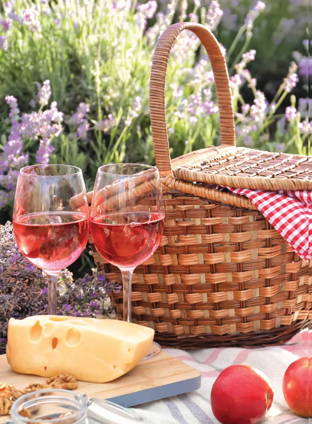 Celebrate With Woman's World - Summer Fun: 101 Recipes, Picnics, Barbecues, Holidays, 4th Of July, Buffets, Cakes, Brownies, Pies, Drinks, Salads, Pasta, Sandwiches, Iced Tea, Fast & Easy Party Ideas!