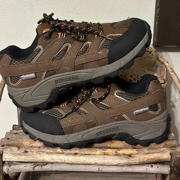 EUC Merrell Kid's 1 W Moab 2 Low Lace Waterproof Hiking Sneaker