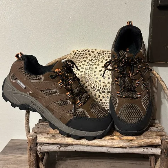 EUC Merrell Kid's 1 W Moab 2 Low Lace Waterproof Hiking Sneaker