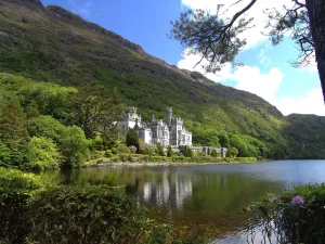Ireland - From Lush Valleys to Lively Pubs: A Comprehensive 10-Day Guide