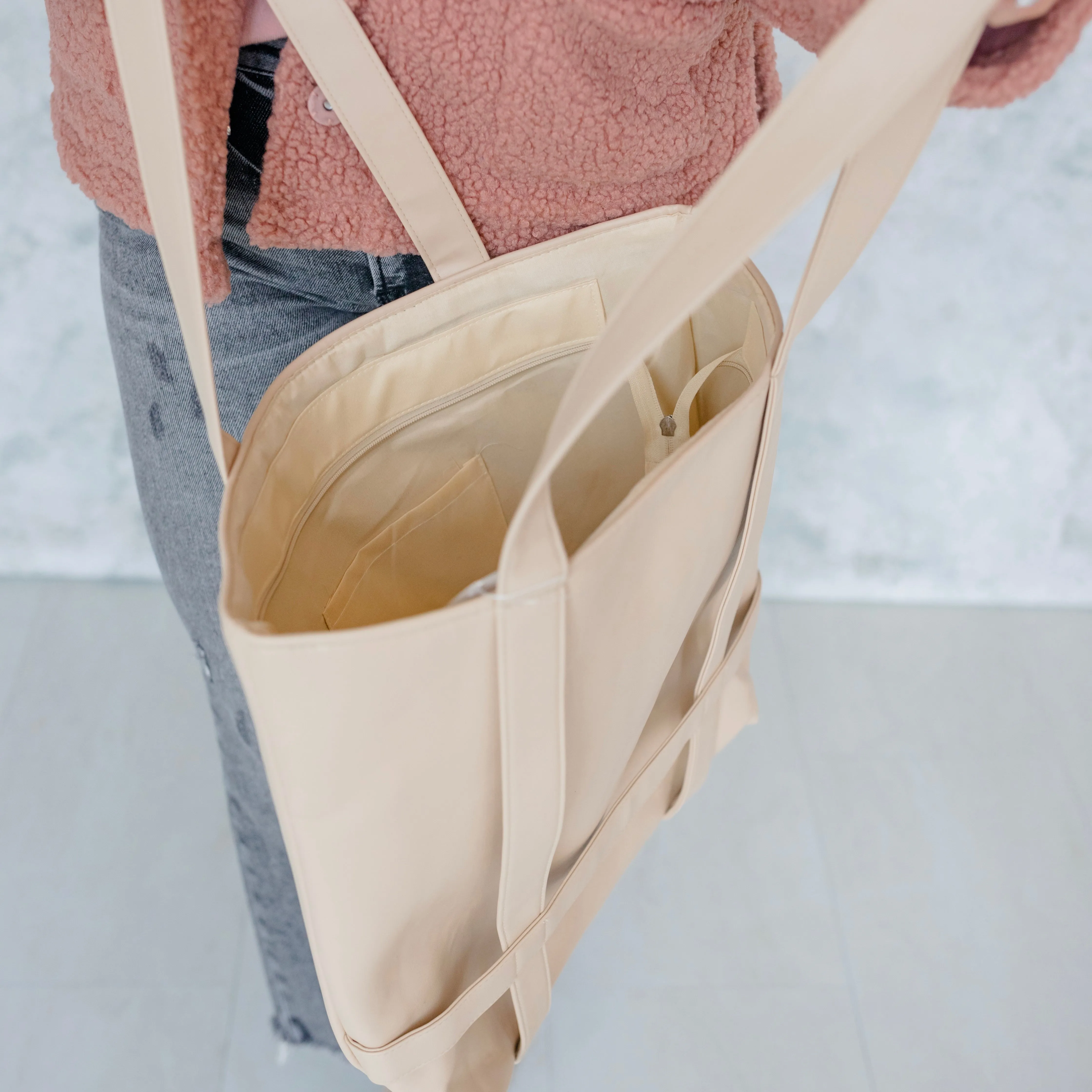 Leather Day Trip Bag and Hat Holder