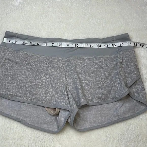 lululemon Speed Short Freckle Flower - Seal Grey Size 10