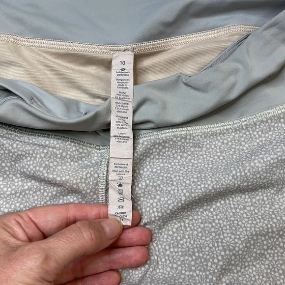 lululemon Speed Short Freckle Flower - Seal Grey Size 10
