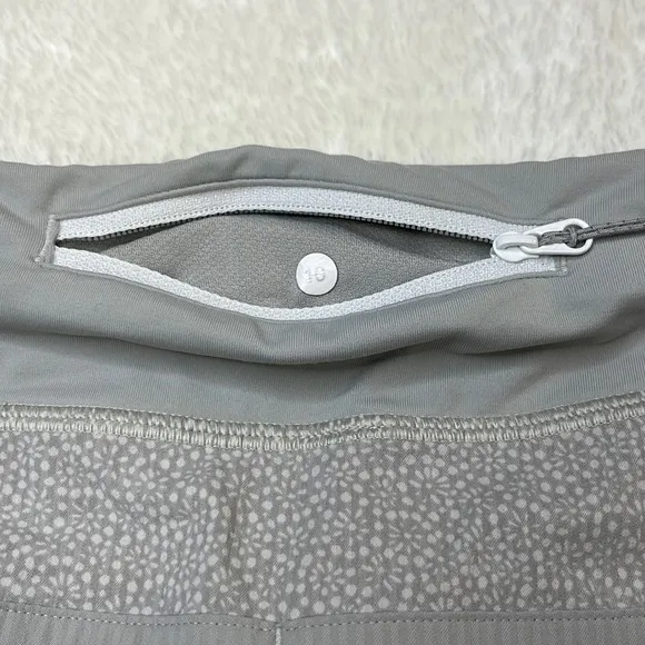lululemon Speed Short Freckle Flower - Seal Grey Size 10