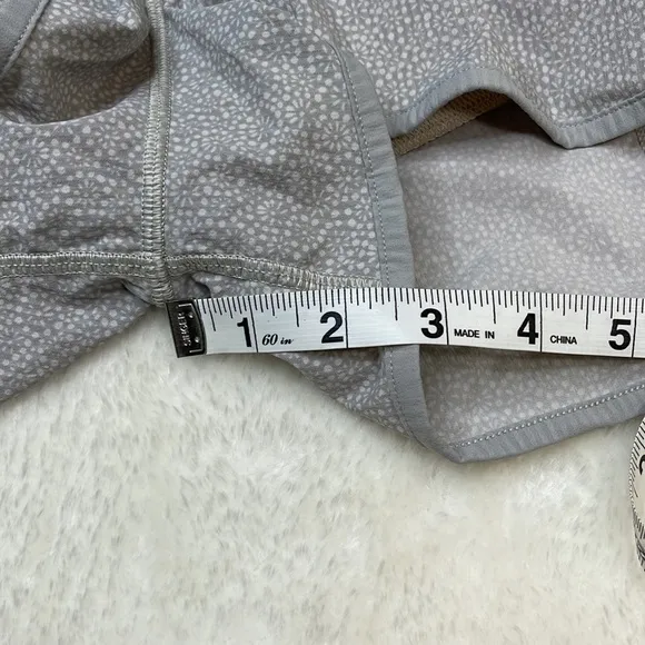 lululemon Speed Short Freckle Flower - Seal Grey Size 10