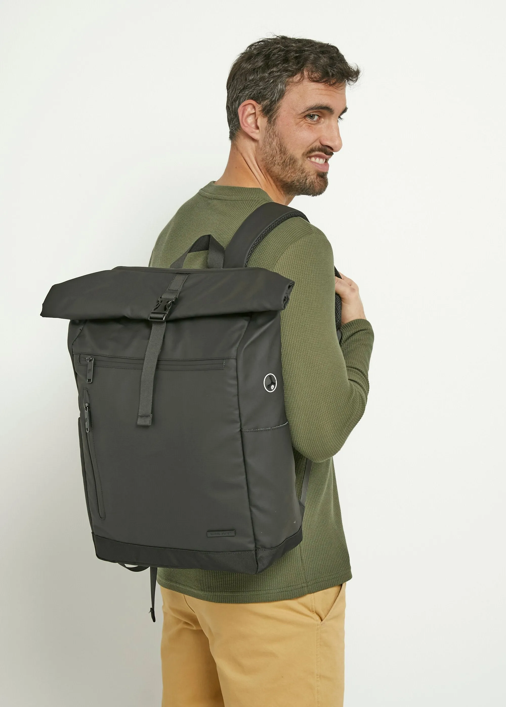 Multi-pocket zipped urban backpack