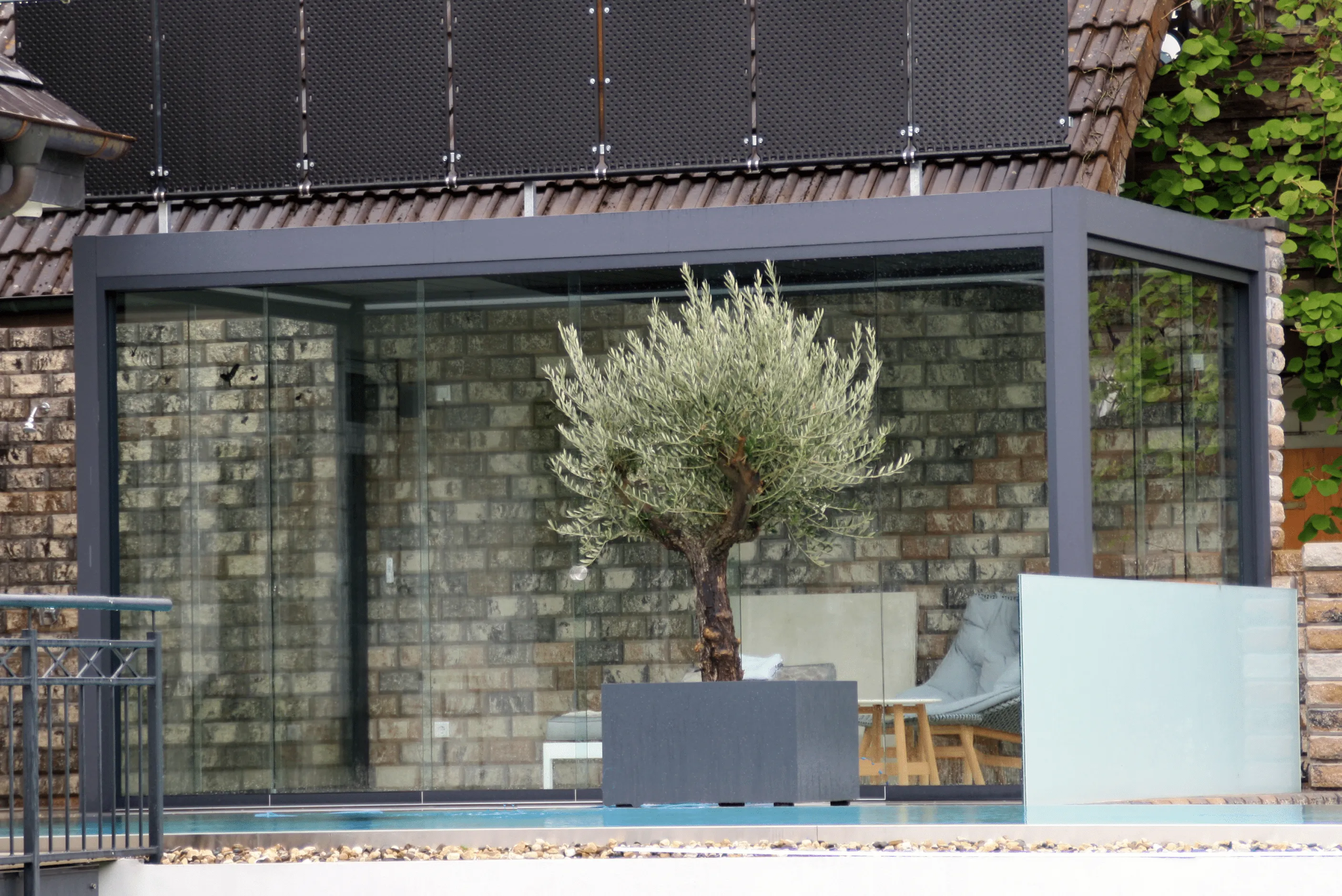 Nova Titan Aluminium Pergola 6m x 3m Rectangular with Glass sliding Doors - Grey