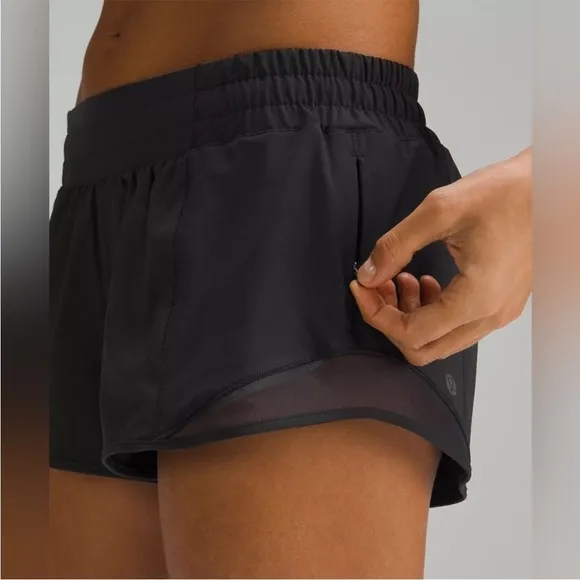 NWT Lululemon Hotty Hot Low-Rise Lined Short 2.5&quot; Size 6