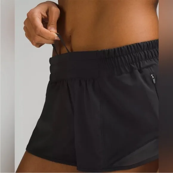 NWT Lululemon Hotty Hot Low-Rise Lined Short 2.5&quot; Size 6