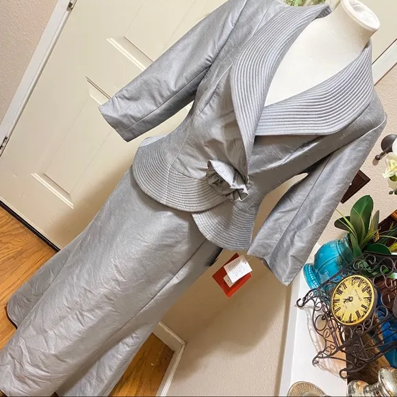 NWT Mother Of The Bride  JS Collection Gray Suit!!